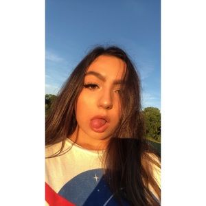 Meet your Posher, Ari